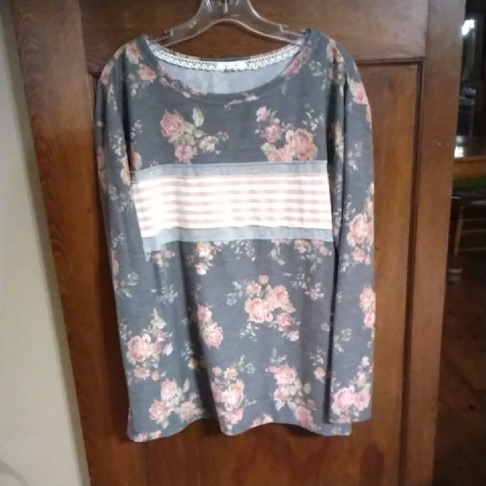Maurices Floral Long Sleeve Top - Gray and Pink
